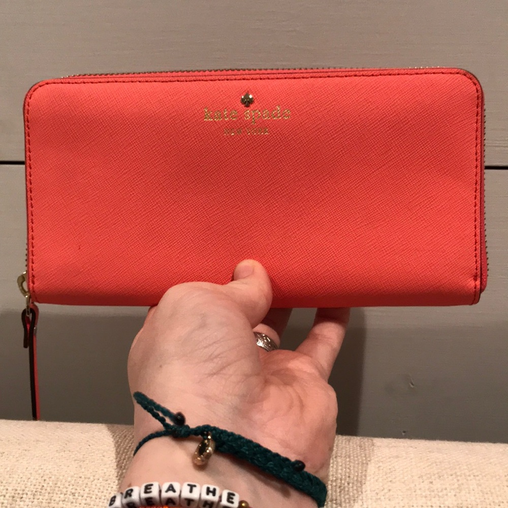 bright pink kate spade wallet!!💓💓💓
